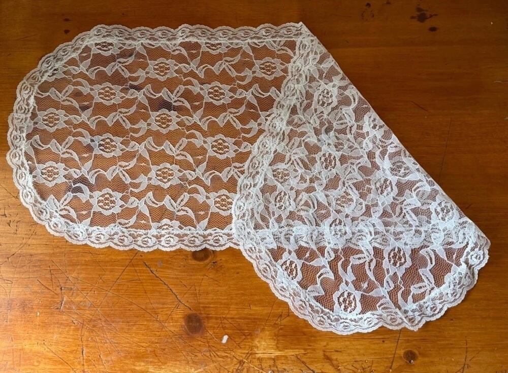 Vintage White Lace Table Runner Oval Cottage Farmhouse Wedding Cottagecore Decor